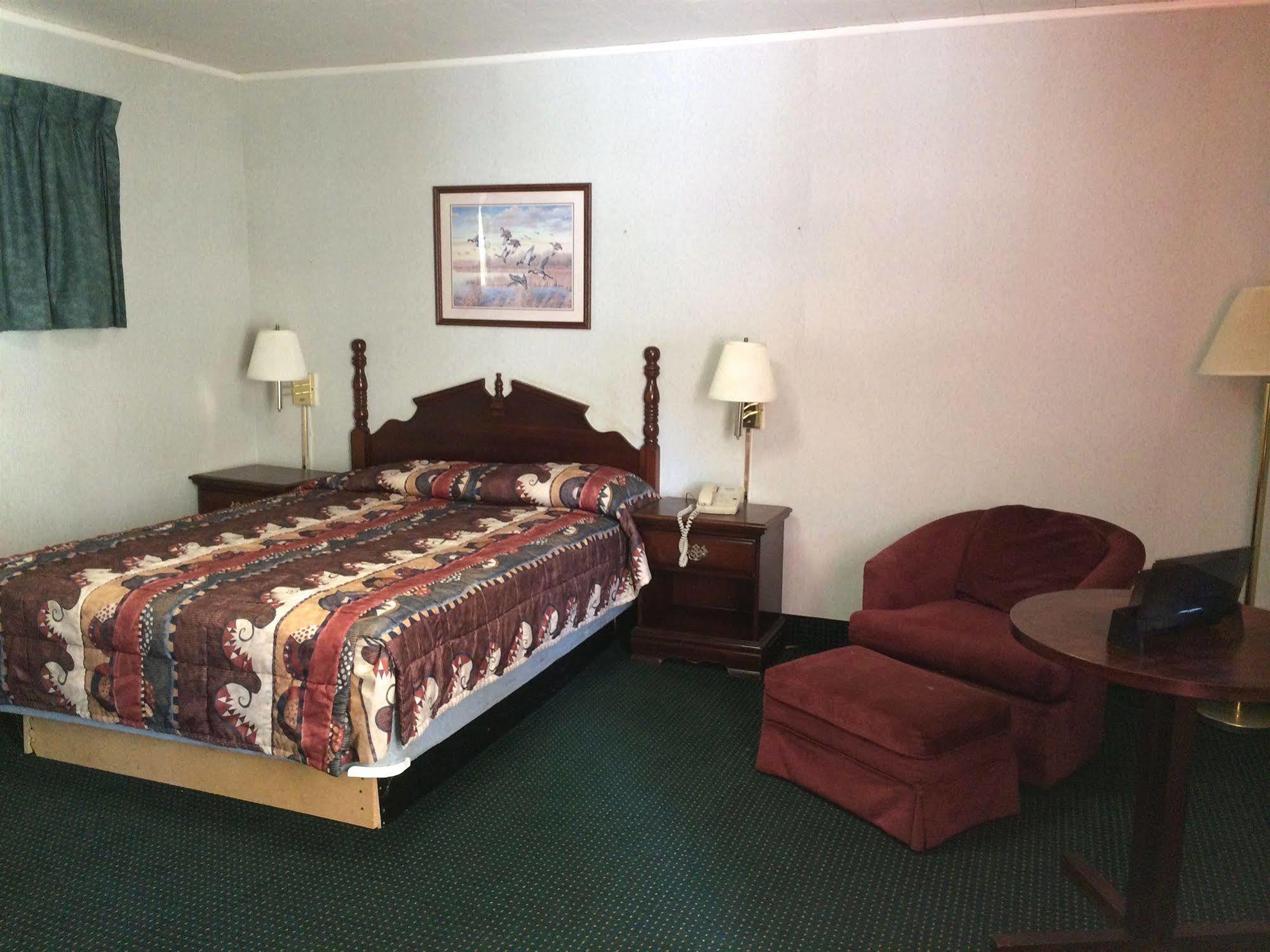 Rapids Inn & Suites Wisconsin Rapids Exteriér fotografie