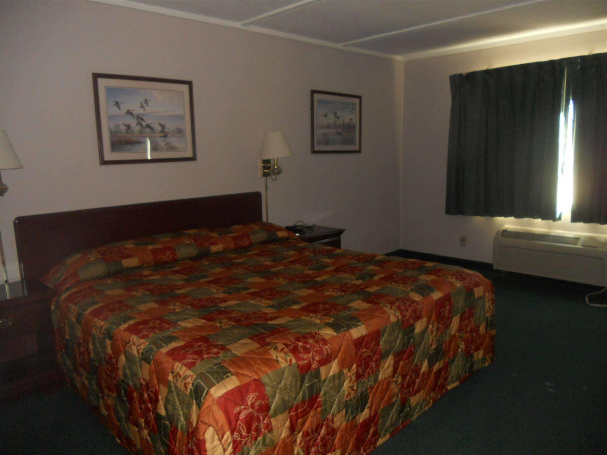Rapids Inn & Suites Wisconsin Rapids Exteriér fotografie