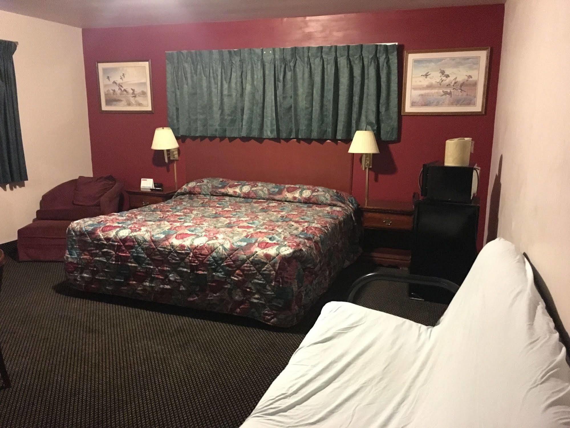 Rapids Inn & Suites Wisconsin Rapids Exteriér fotografie