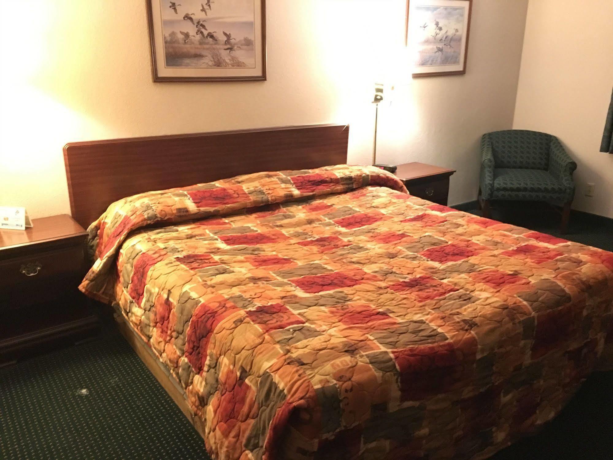 Rapids Inn & Suites Wisconsin Rapids Exteriér fotografie