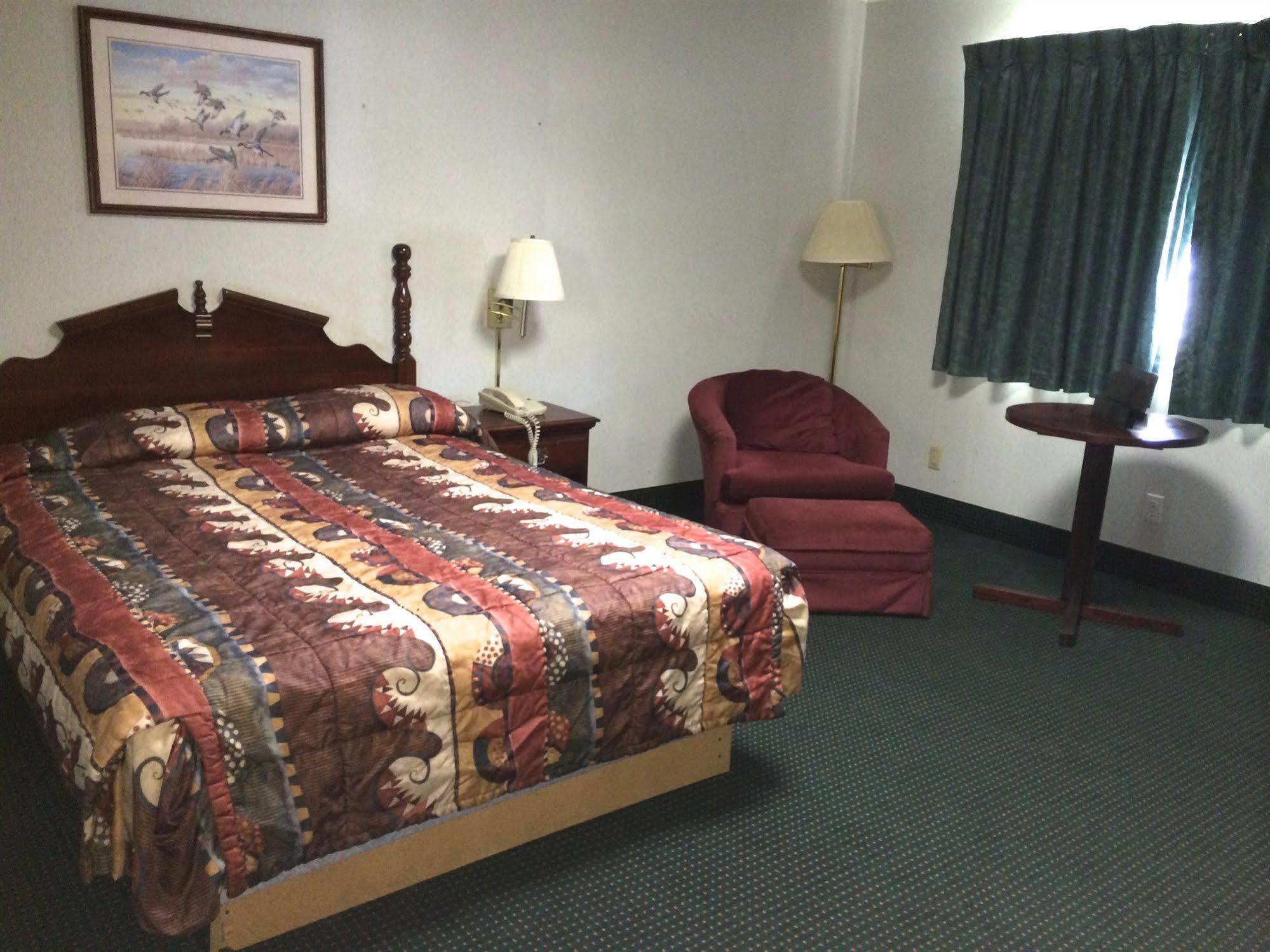 Rapids Inn & Suites Wisconsin Rapids Exteriér fotografie