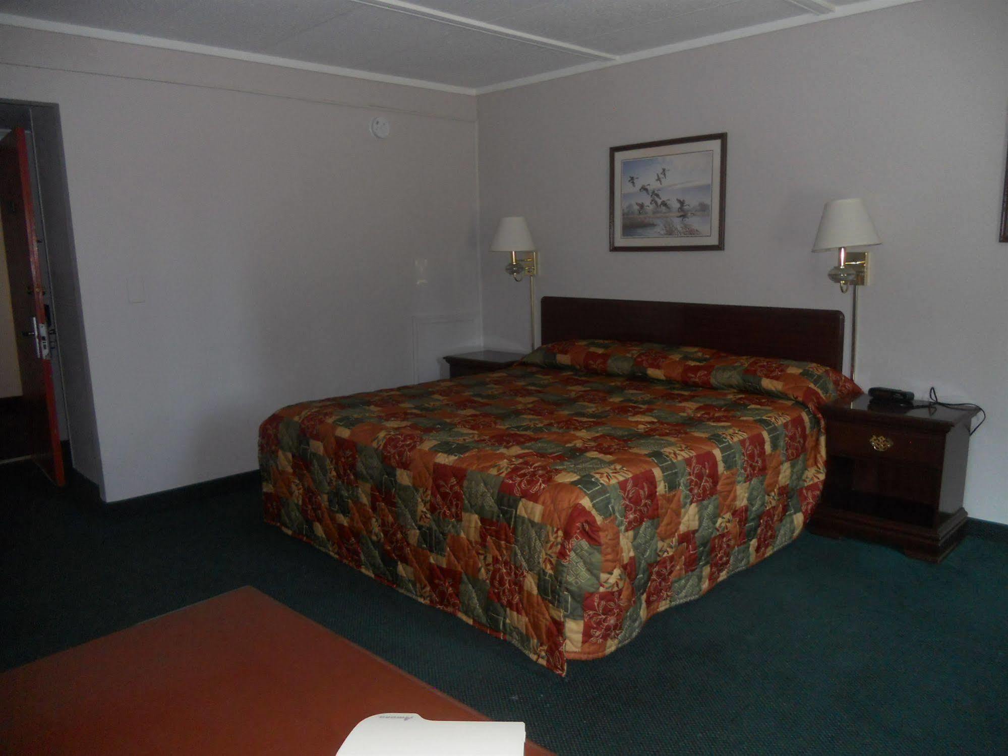 Rapids Inn & Suites Wisconsin Rapids Exteriér fotografie